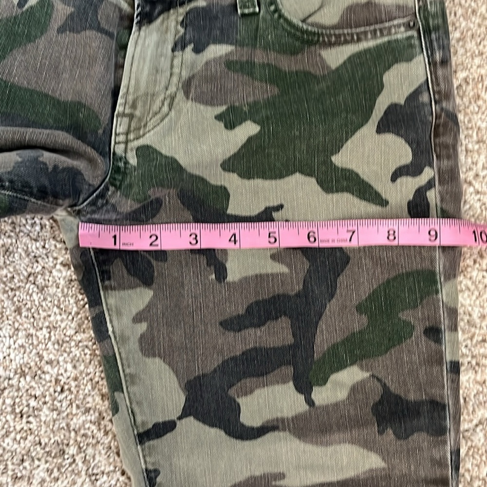 ELIZABETH & JAMES Ozzy Camo Skinny Jeans {C31} - Picture 7 of 11